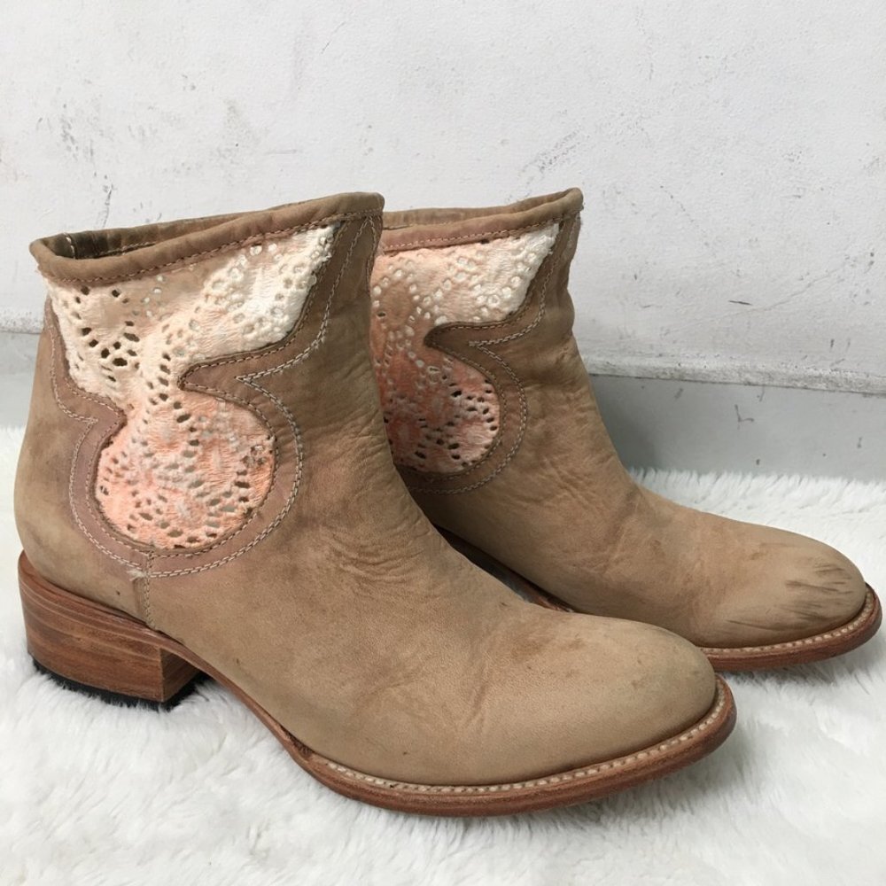 Freebirds by Steven Coyote Crochet Booties Sz 9 Leather Tan Brown Boho Festival